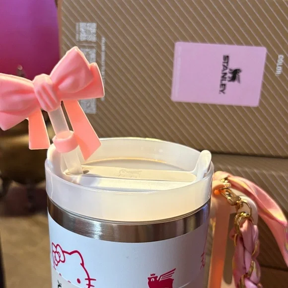 🩷Stanley White & Pink Hello Kitty Quencher Tumbler with Charm🩷 - Picture 2 of 10
